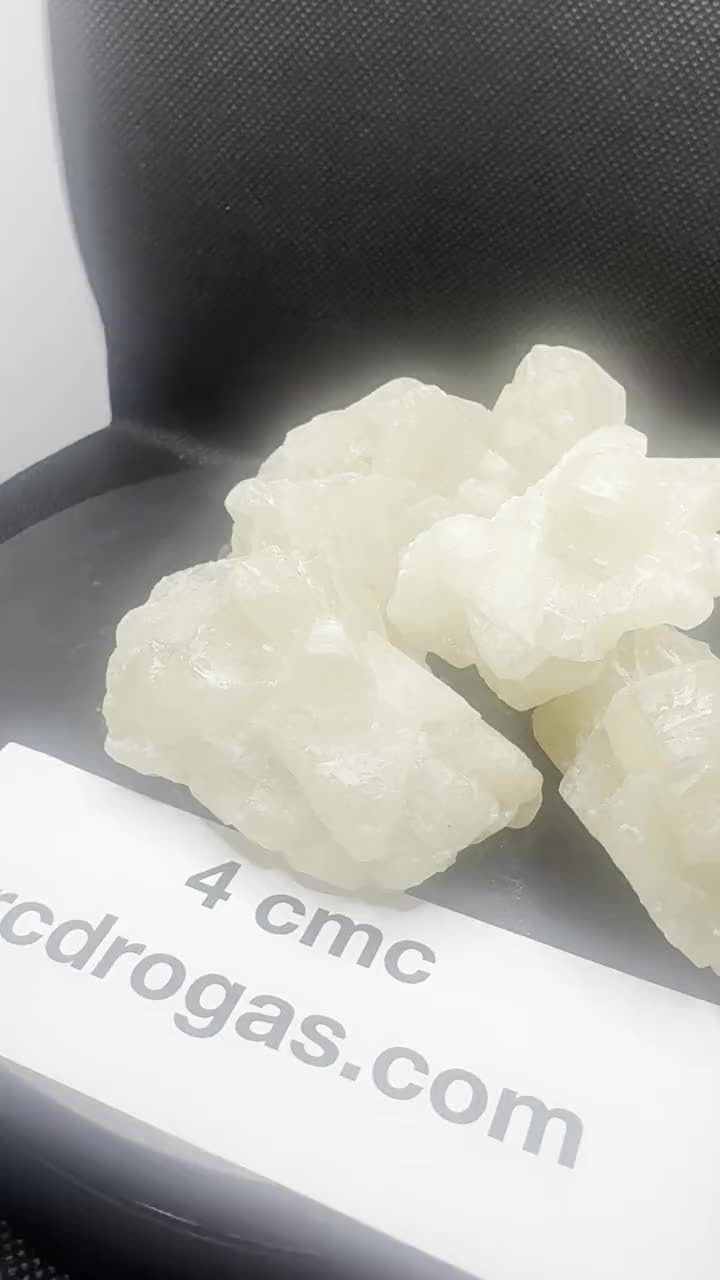 Cristales de 4-CMC con tarjeta de lote.